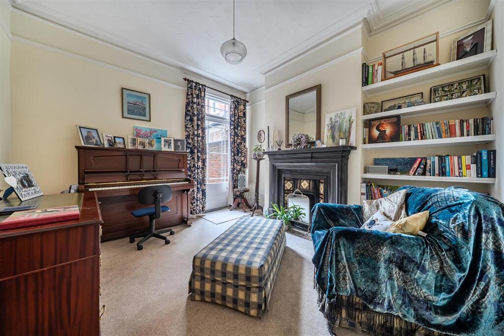 Foster Hill Road, Bedford photo 3
