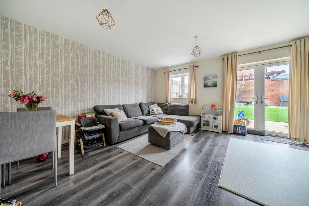 Magdalen Gardens, Basingstoke RG24 9XW photo 3