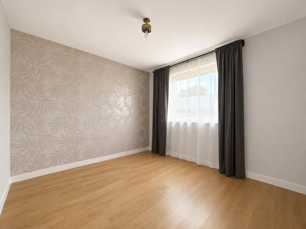 Stoneycroft Close, London, SE12 - View 6