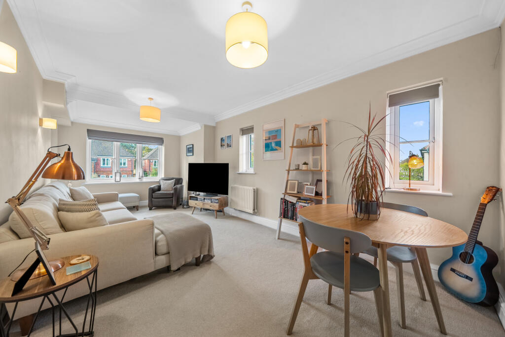 Apartment in Woking, Surrey - View 5