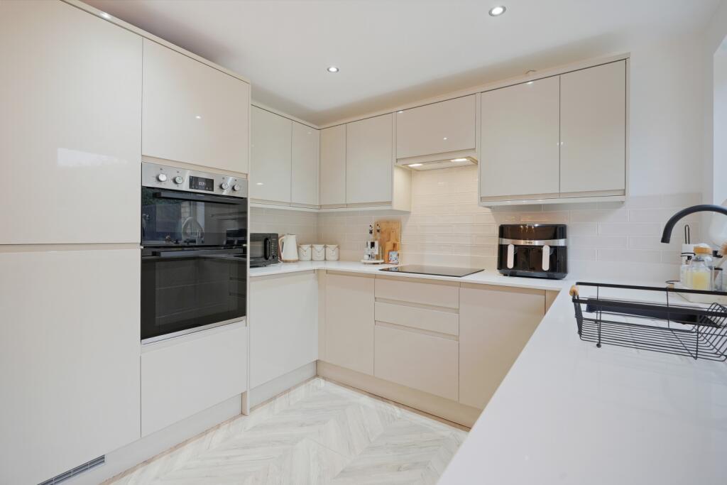 Milton Place, Netherthorpe, Staveley, Chesterfield, S43 photo 3