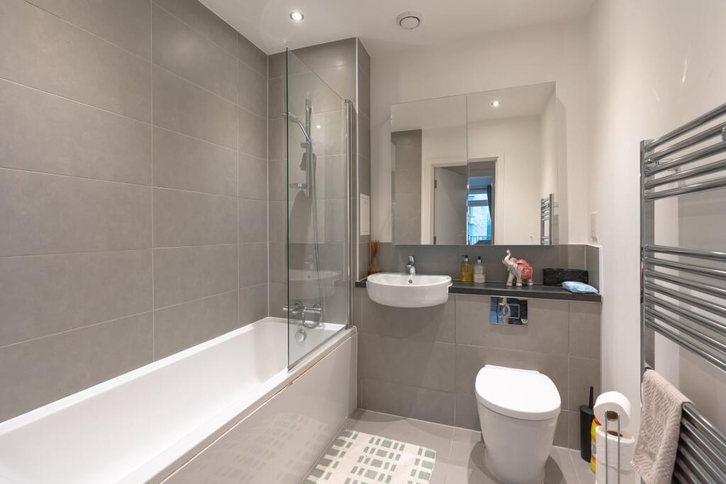 Apartment in Oxford, Barton Park, Oxfordshire - View 3