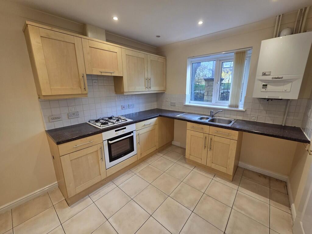Holly bank Road, Lindley - View 2