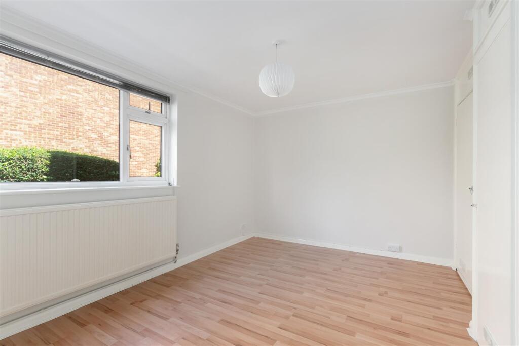 Apartment in London - More