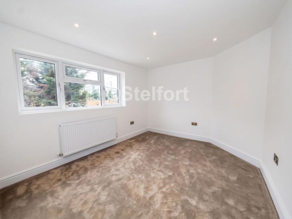 House in London, Friern Barnet - More