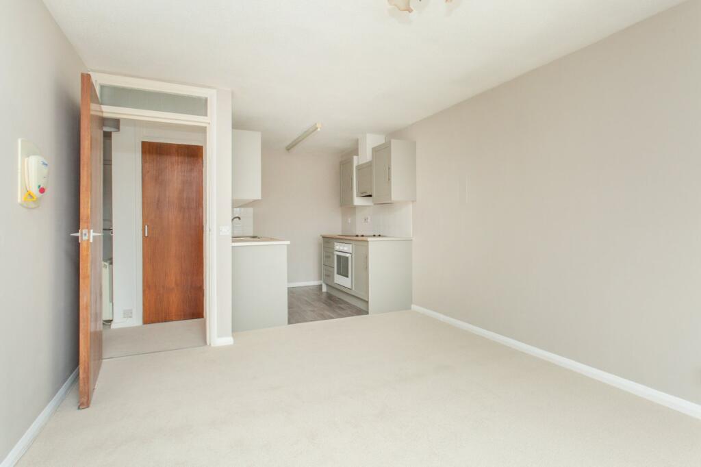 Beach Street, Herne Bay, Kent, CT6 photo 3