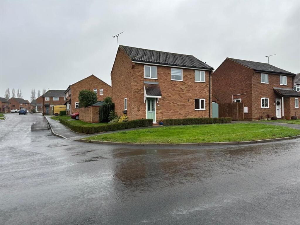 3-bed detached on Spencer Way, Stowmarket, £300,000