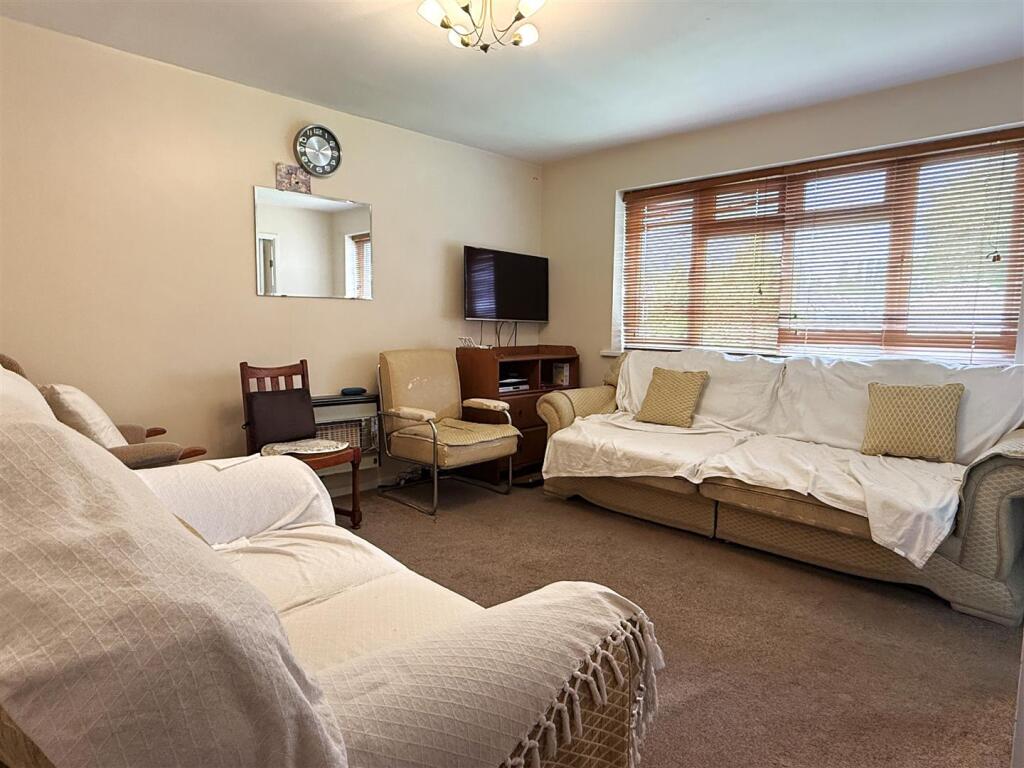 Apartment in Wolverhampton, West Midlands - View 2