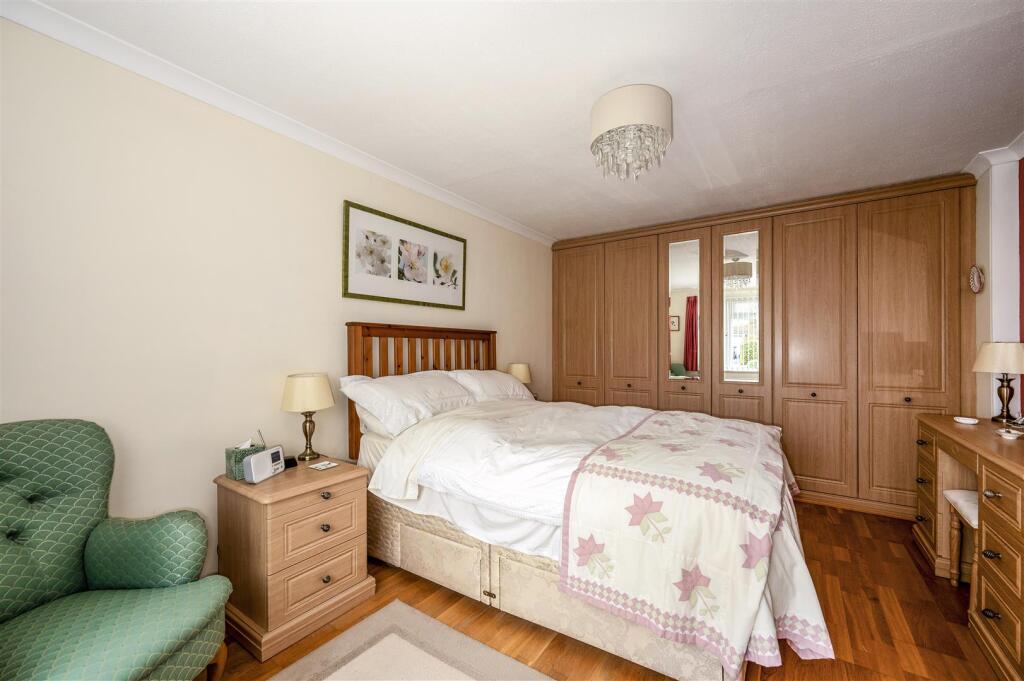 House in Clanfield - View 5