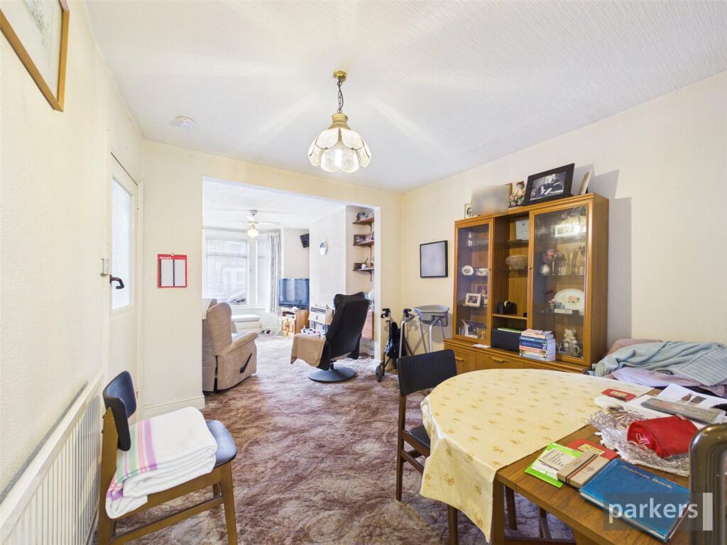 Bishops Road, Reading, Berkshire, RG6 photo 3
