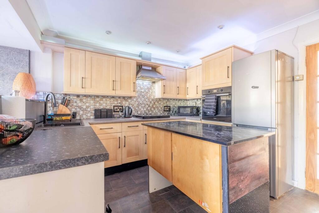 House in Slough - View 5