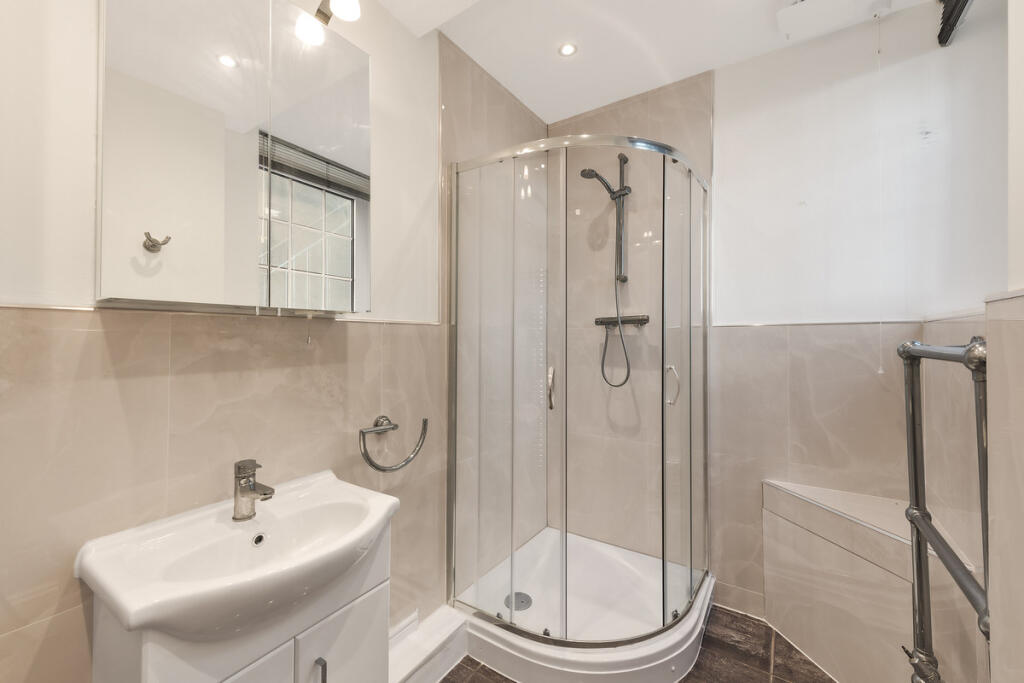 Apartment in London - View 5