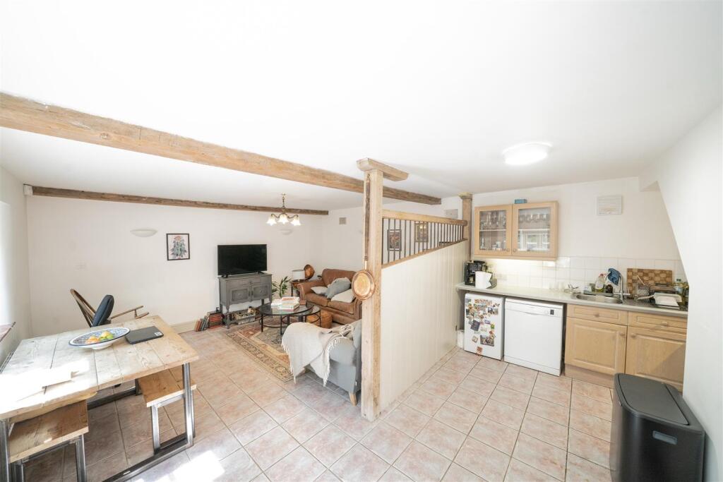 Main image of property: The Stables, Church St, Shellingford