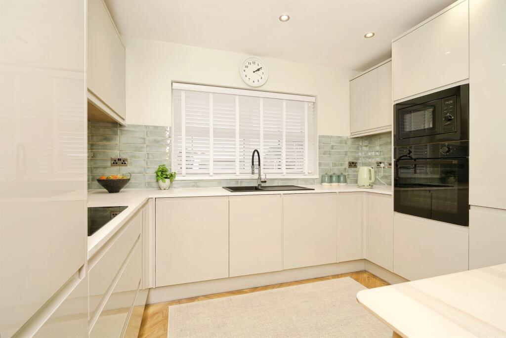 House in Doncaster, Barnby Dun with Kirk Sandall - View 5
