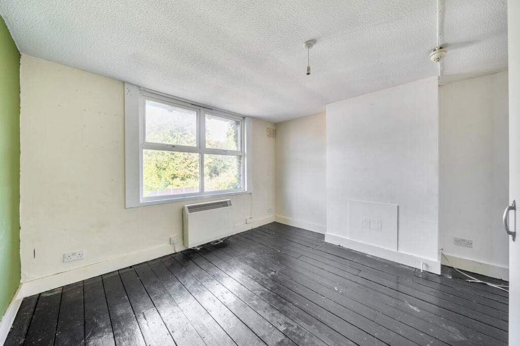 House in High Wycombe, Hughenden Valley, Totteridge - More