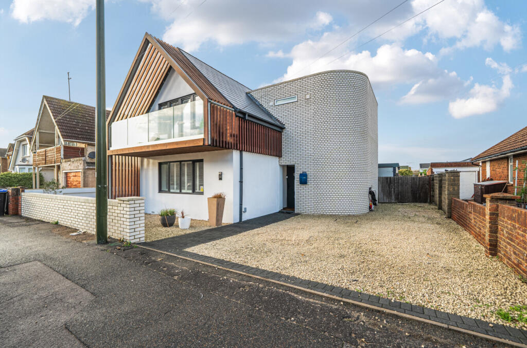 Main image of property: Brighton Road, Lancing, West Sussex, BN15