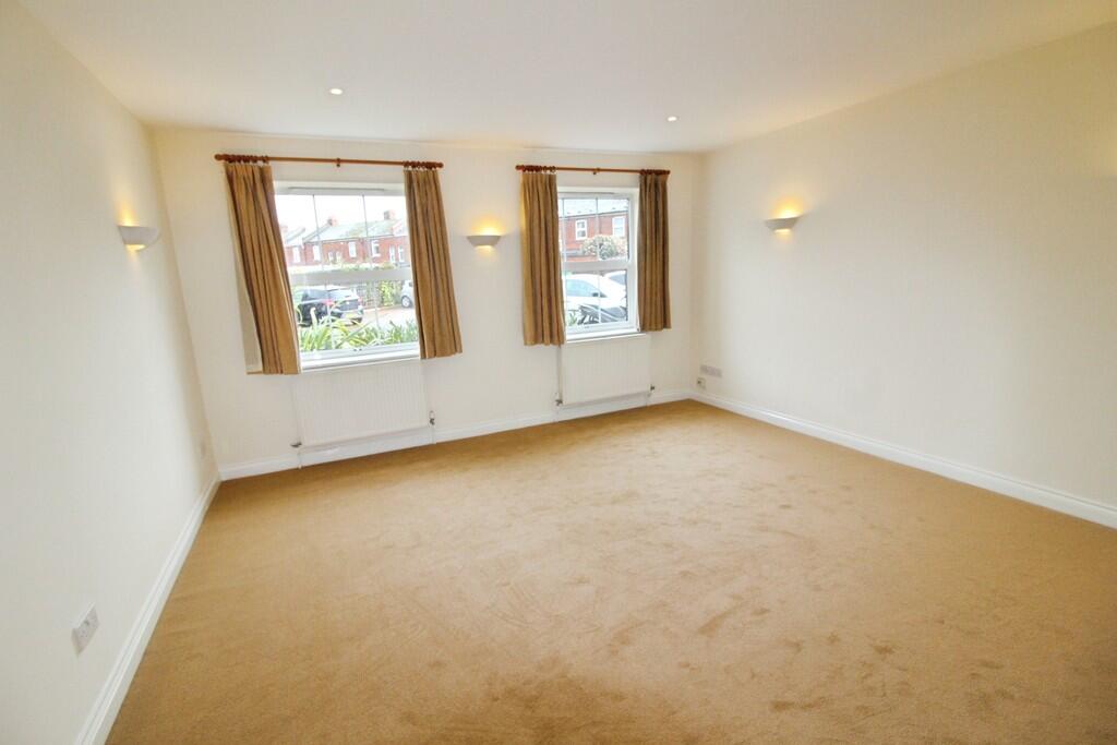 Apartment in Exeter - More