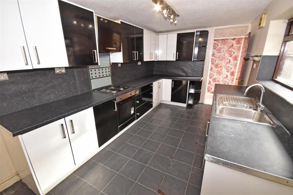House in Tameside, Taunton - View 5