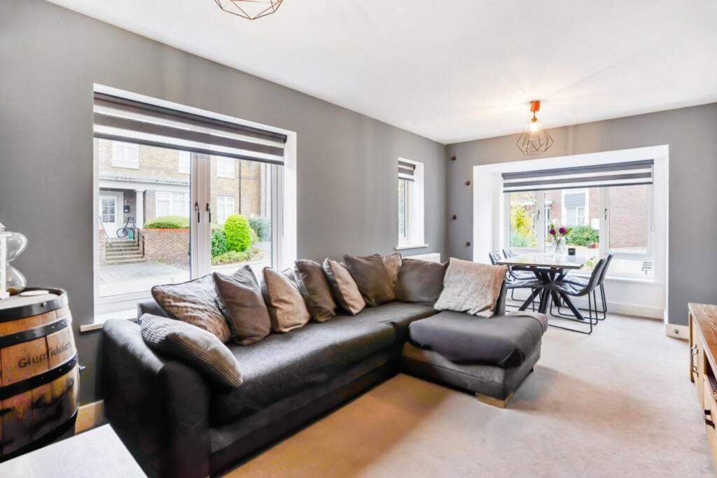 House in London, Hillingdon - View 3