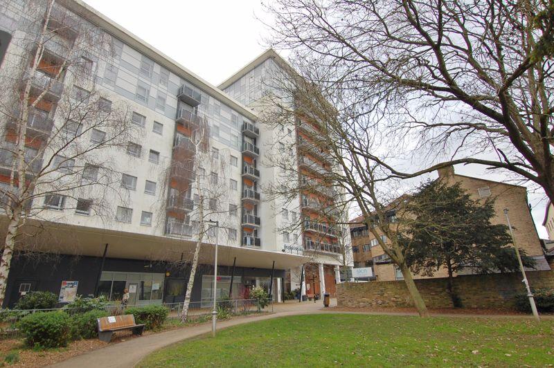 2-bed flat on New Road, Brentwood, £235,000