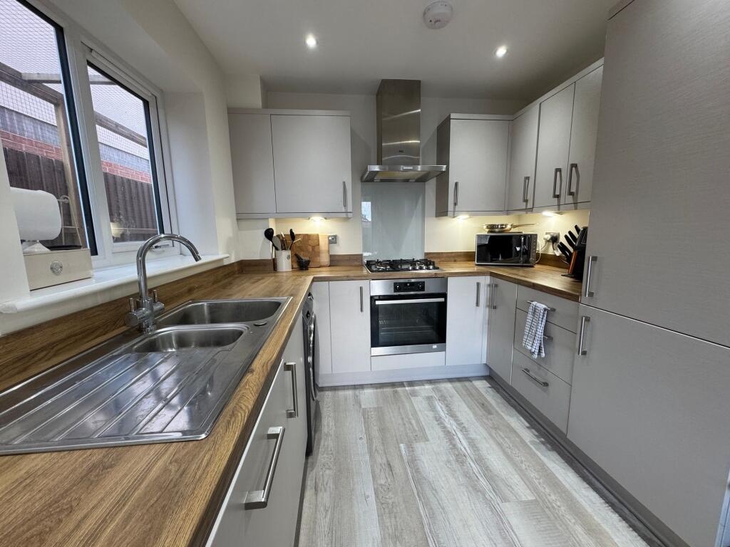 Hazelwell Avenue, Burton-On-Trent, DE14 photo 2
