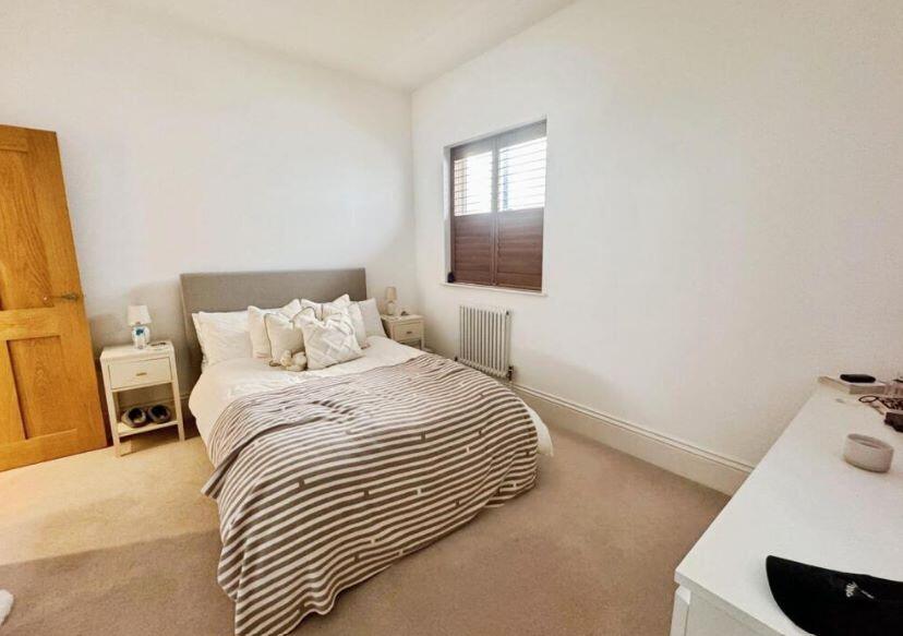 Apartment in Southend-on-Sea - View 4
