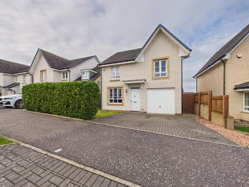 4-bed detached on Clippens Drive, Edinburgh, EH17 8TU, £340,000