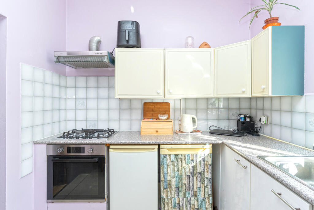 Apartment in Croydon - More
