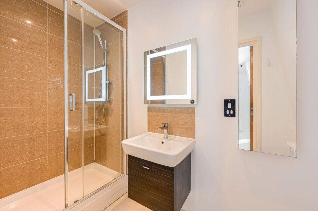 Apartment in London - View 5