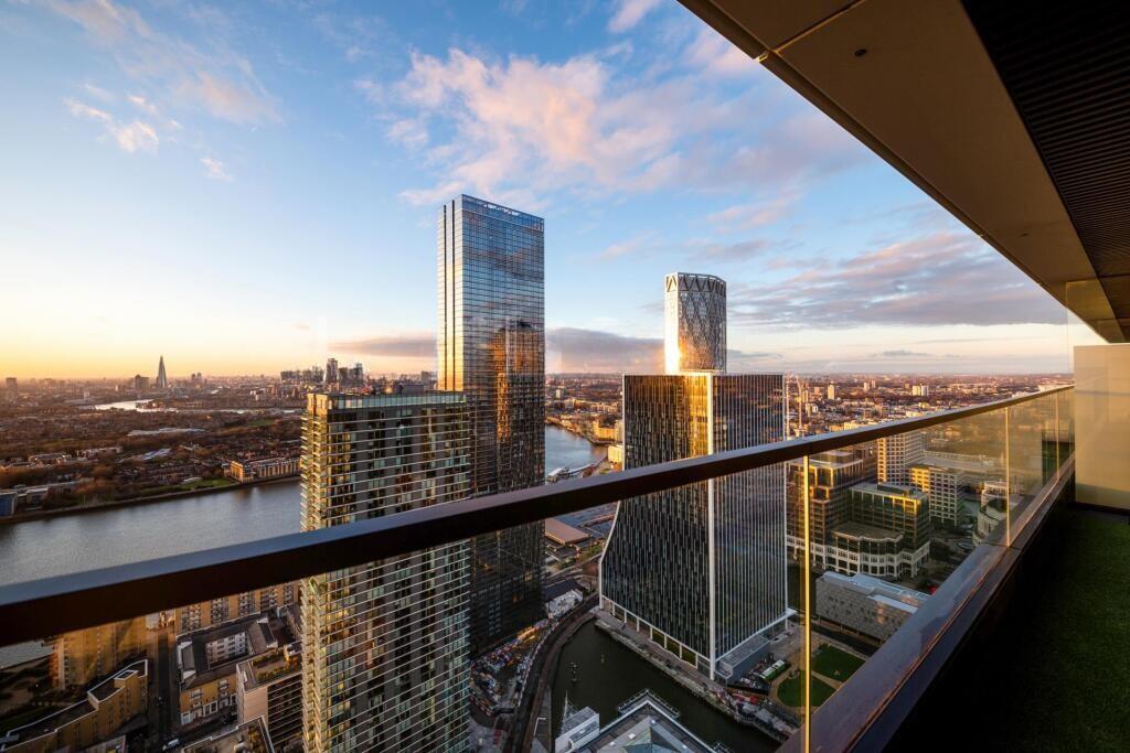 Main image of property: The Wardian, Canary Wharf, E14