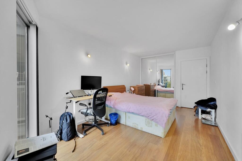 Apartment in London - More