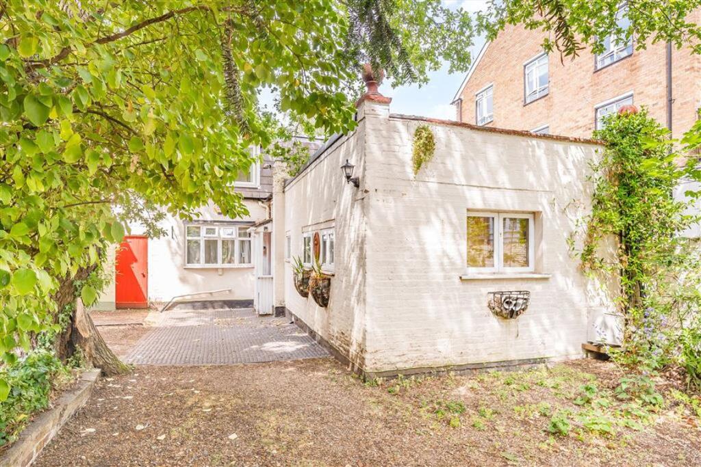 Main image of property: Castelnau, London