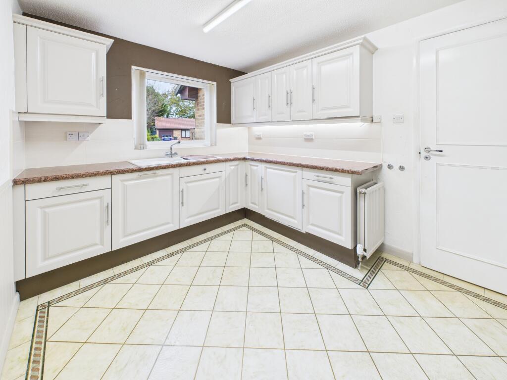 Lindford Close, Oakwood photo 3