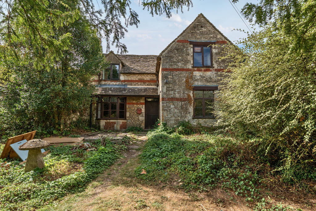 Main image of property: Cheltenham Road, Stroud, GL6