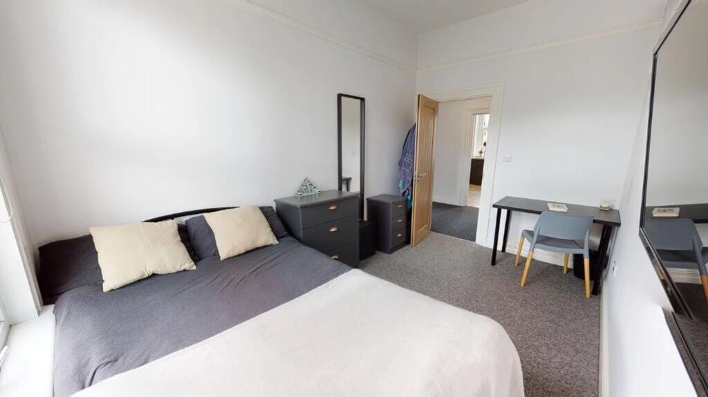 Apartment in Bristol - View 5