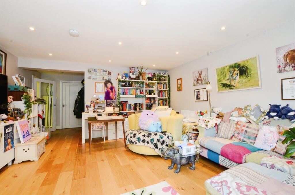 Additional image 14 of Wroxham Way, Harpenden