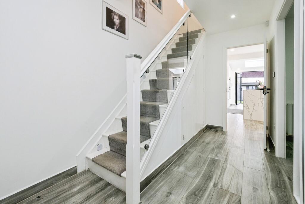 Brocket Way, Chigwell, IG7 photo 2