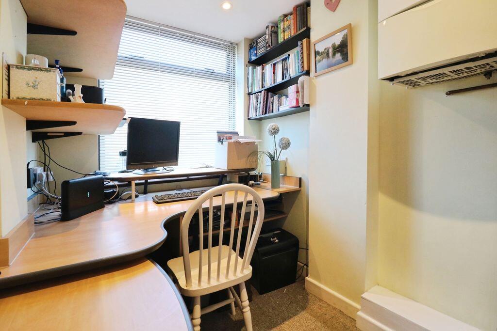 House in Slough - View 5