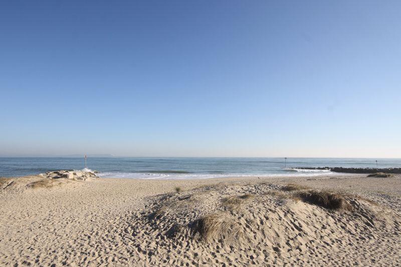 Mudeford Sand Spit, Hut 142 photo 2