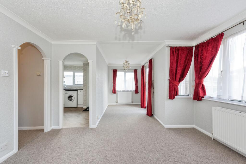 Mead Lane, Chertsey, KT16 photo 2