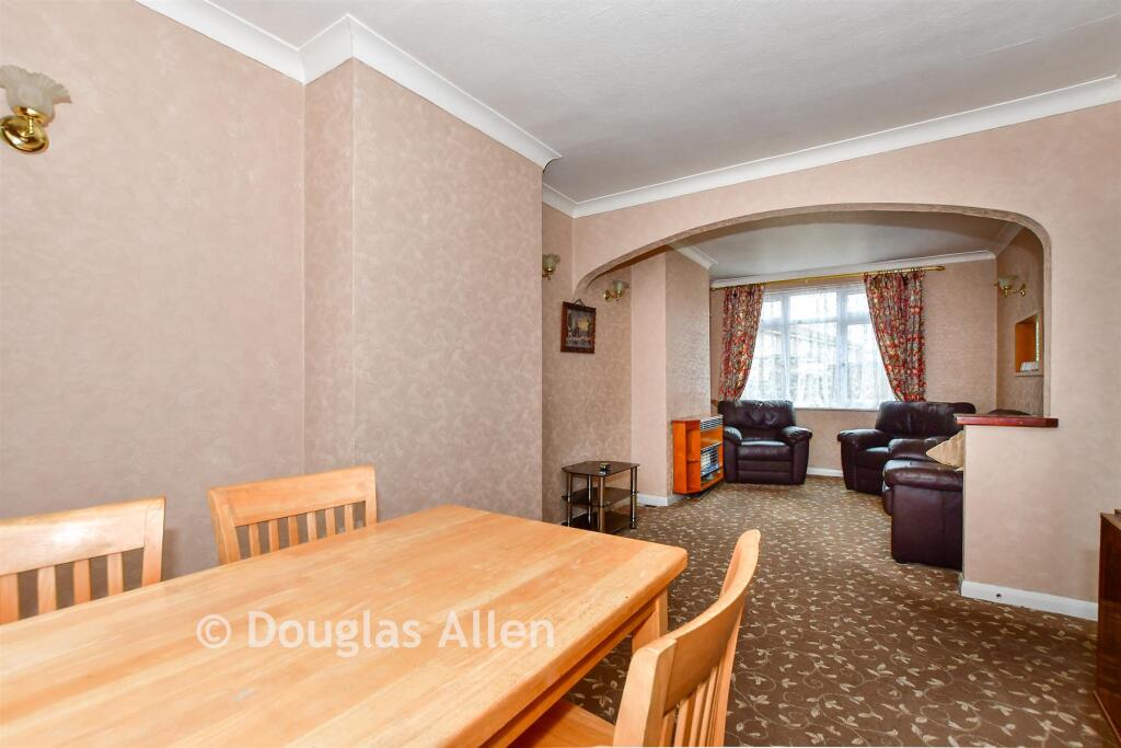 House in Rainham - View 4