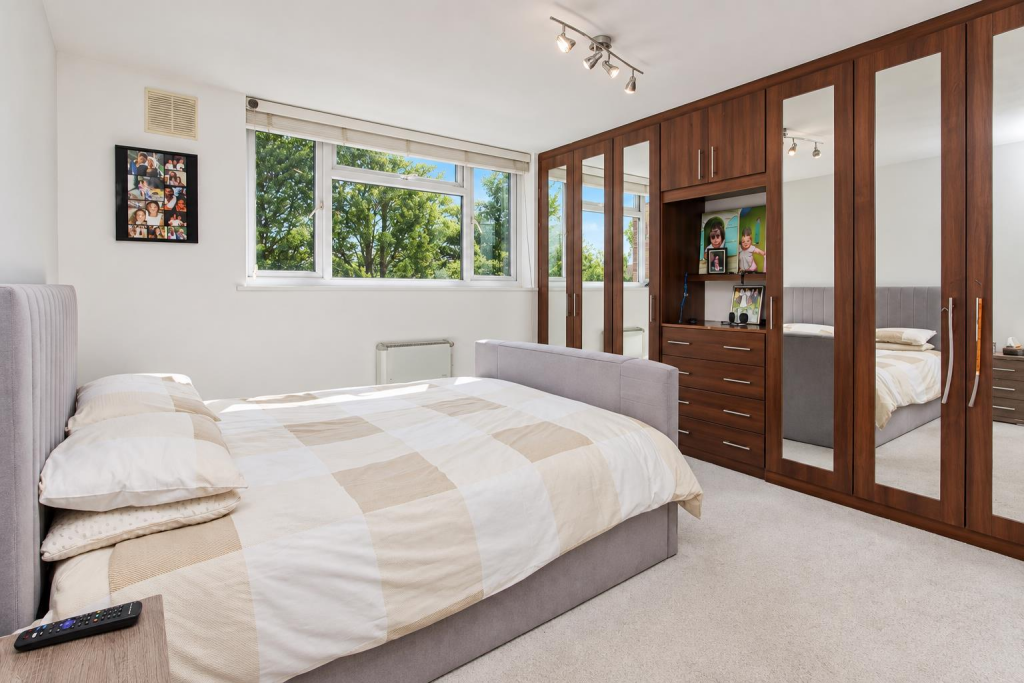 Apartment in Hertsmere, Elstree and Borehamwood - View 4