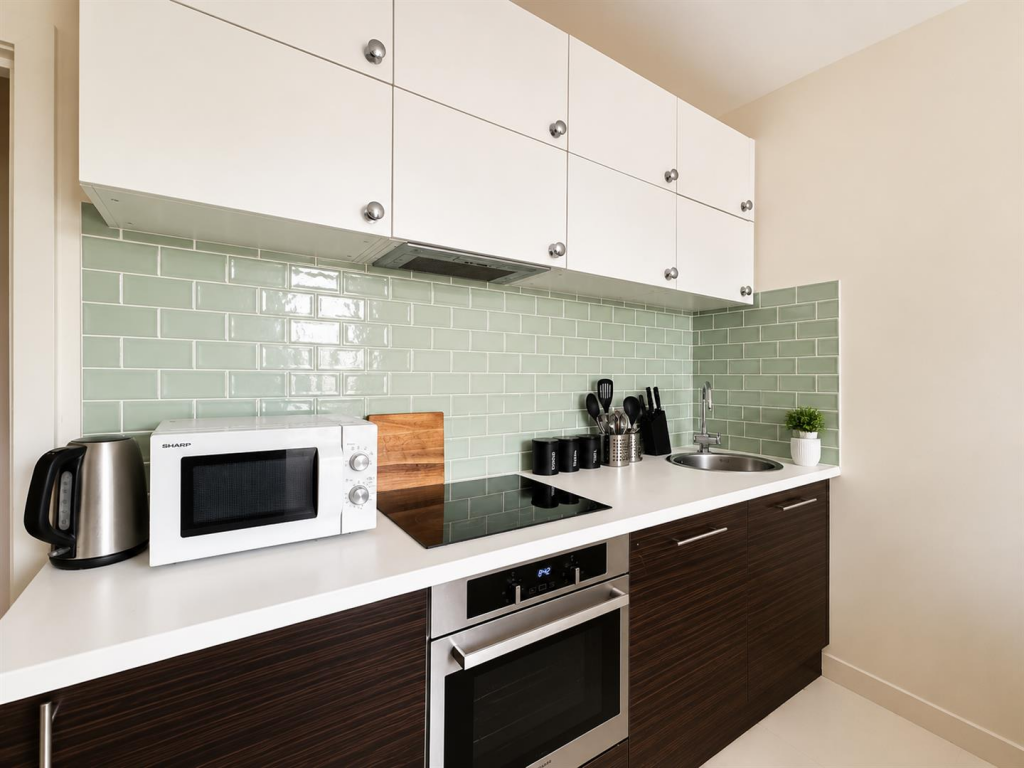 Apartment in Brighton, Round Hill - More
