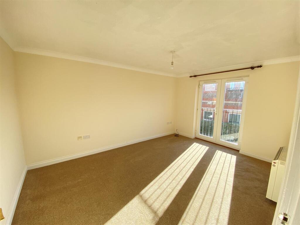 Apartment in Reading - View 3