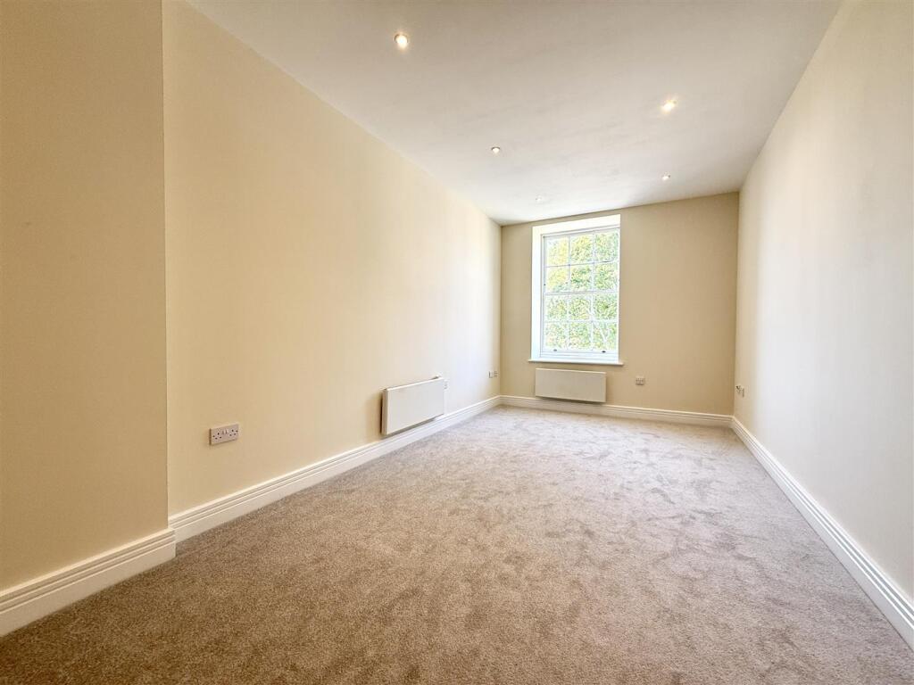 Apartment in Winchester, Wickham - View 3