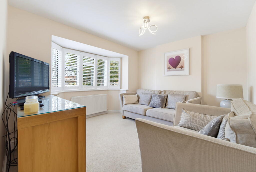 House in Kingston upon Thames - More