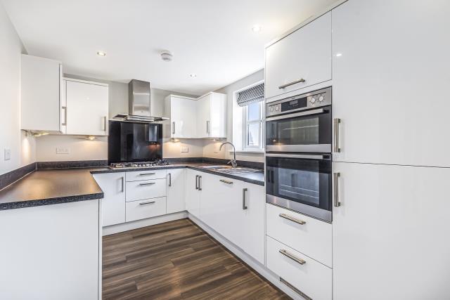 Hennessy Crescent, Newbury - View 3