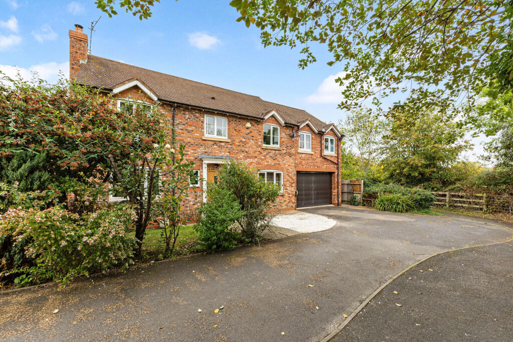 6-bed detached on The Brickall, Long Marston, CV37, £700,000