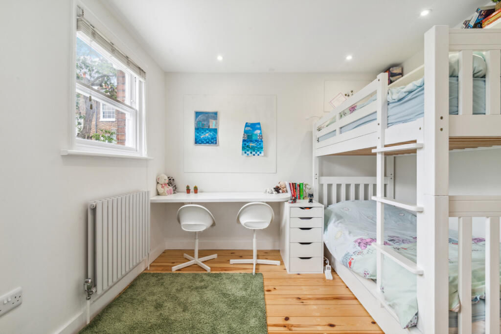 3 bedroom end of terrace house for rent
