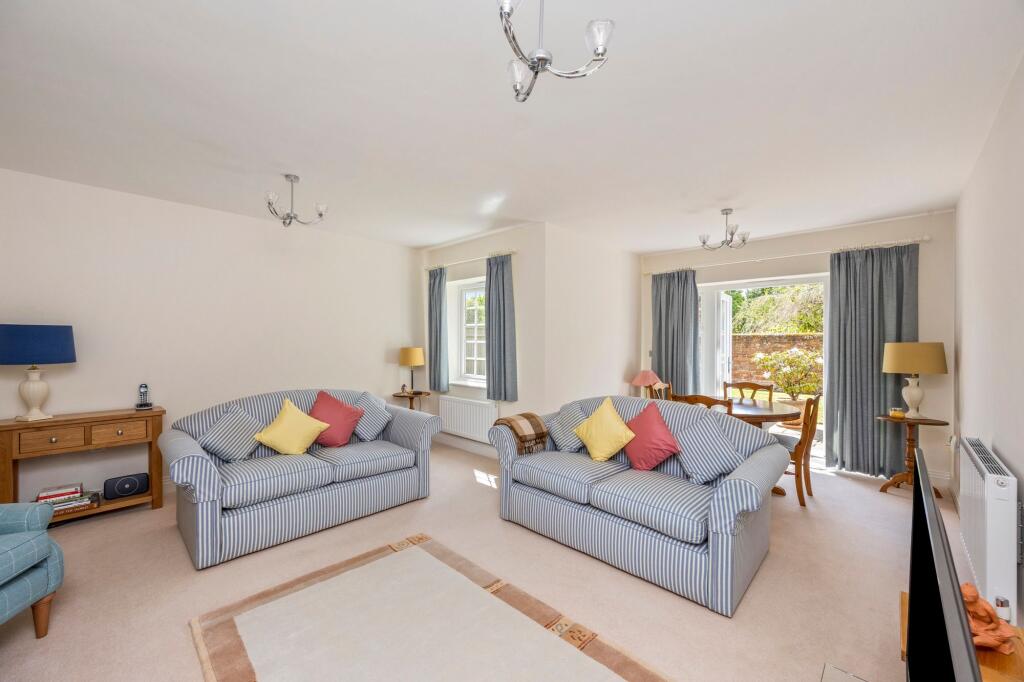 Caryll Place, Warnham, RH12 photo 3